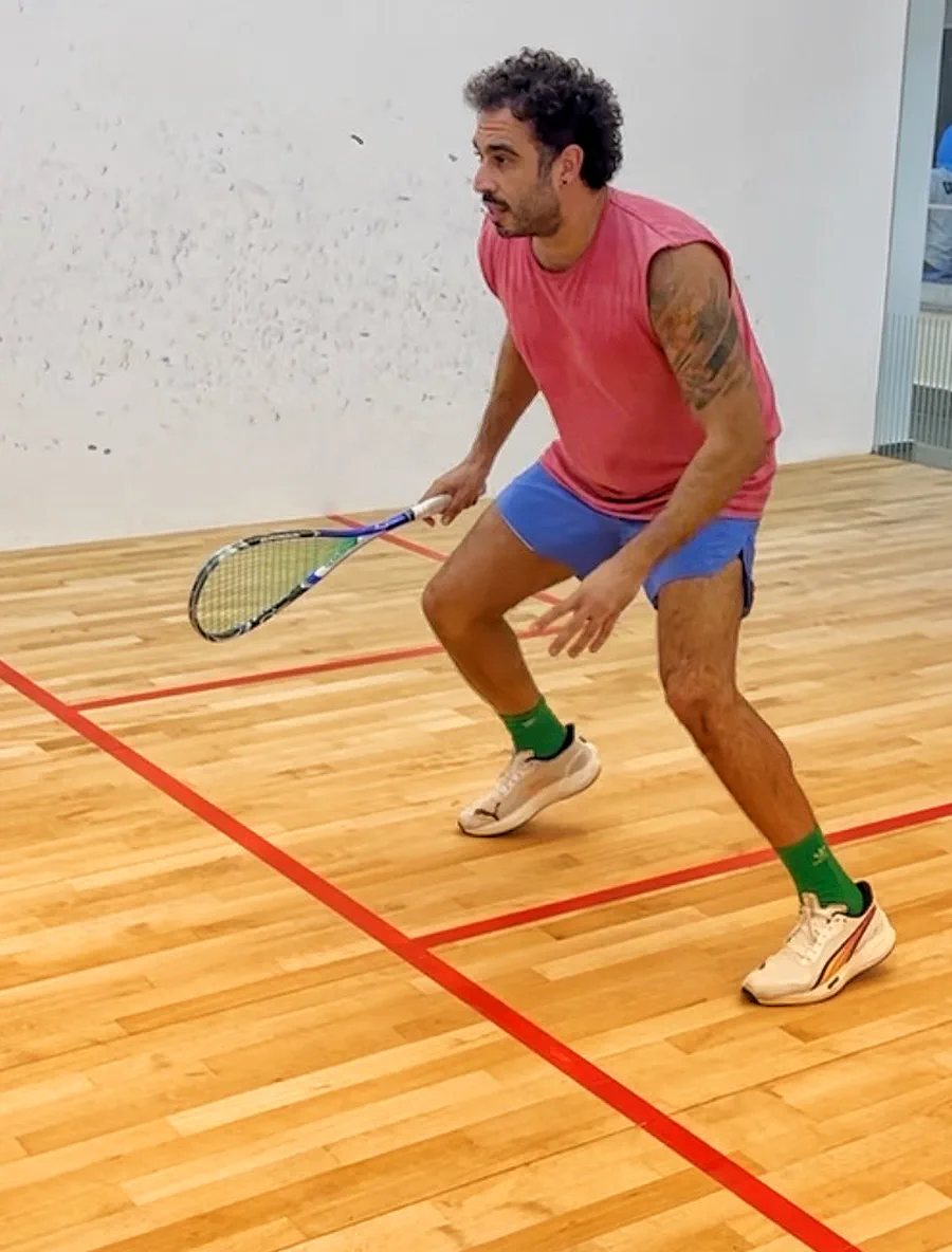 Hisham Ashour coaching juniors on court
